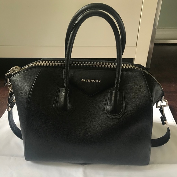 Givenchy Handbags - Givenchy Antigona Sugar Medium Black Textured Bag